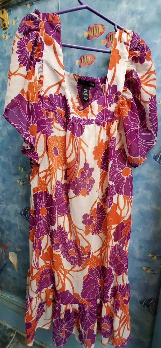 Set of 4 assorted dresses! image indicator(2)