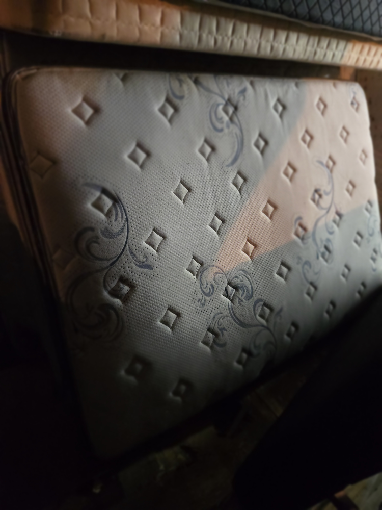 FREE DELIVERY!! Double / Full size pillow top mattress $120 - photo 3