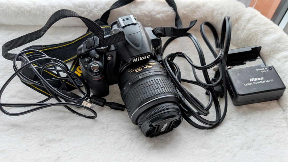 Nikon D3000 Digital Camera with Lens and charge cord - photo 5