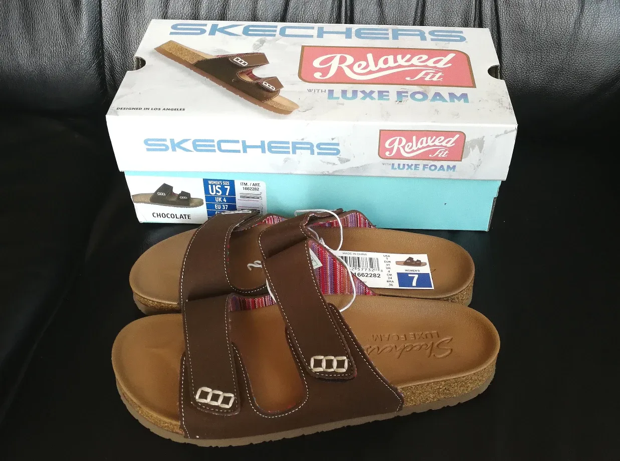 New Skechers Relaxed Fit Luxe Foam Sandals - Size 7 image indicator(2)