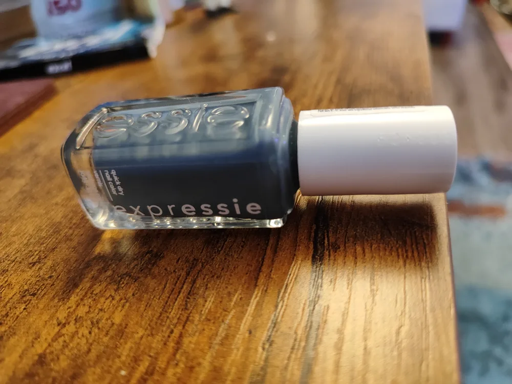 Essie Expressie Quick Dry Nail Color image indicator(2)
