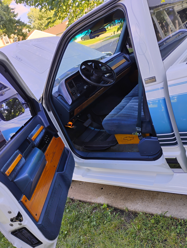 Chevrolet 1500 Truck - photo 2