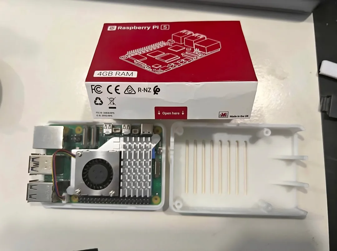 Raspberry Pi 5 (4GB) + Case + Active Cooler + 32GB SD + Extras thumbnail