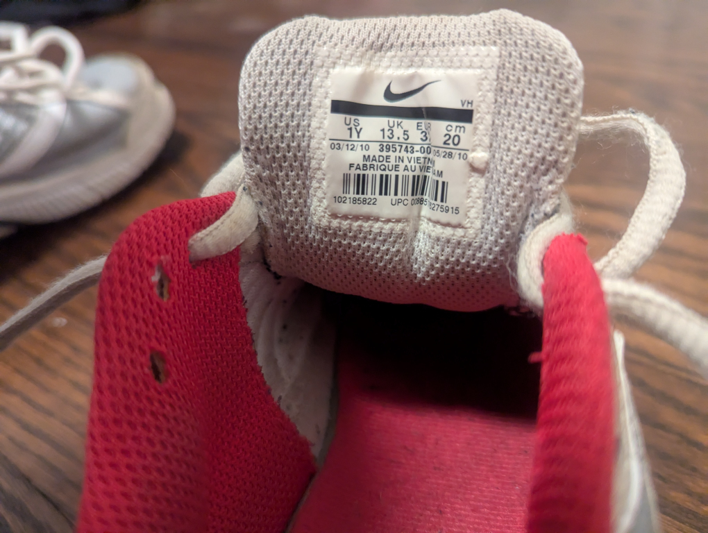 🧡 Nike Kids Running Shoes - Size 1Y / 13.5 - photo 4