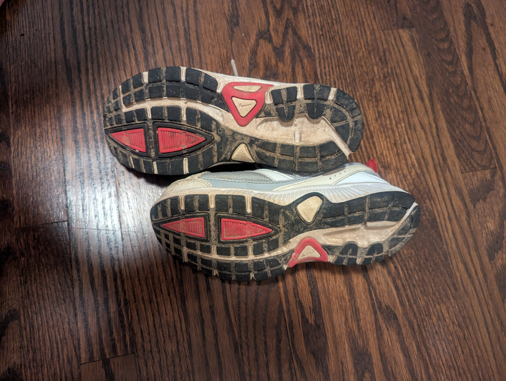 🧡 Nike Kids Running Shoes - Size 1Y / 13.5 - photo 5