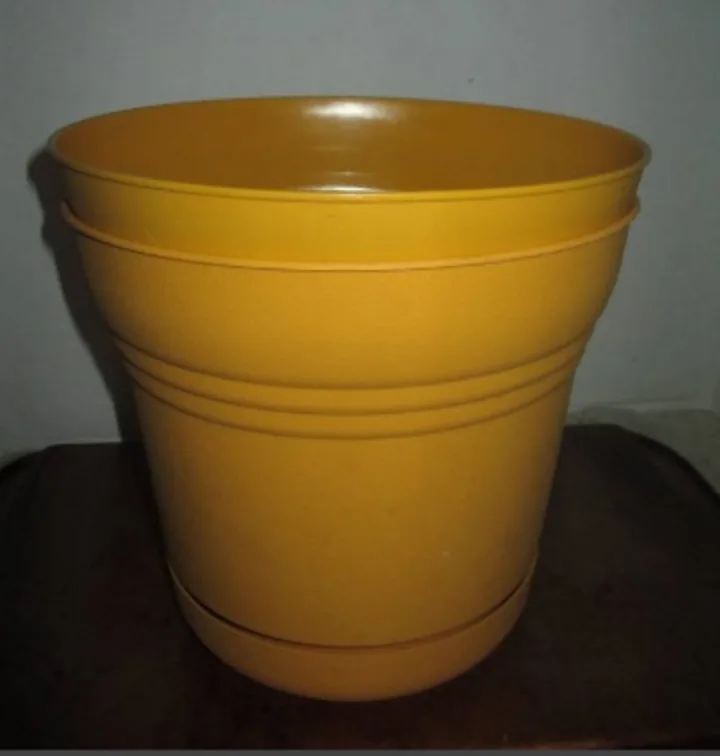 TWO Yellow Plastic Plant Pots with Saucer image indicator(9)