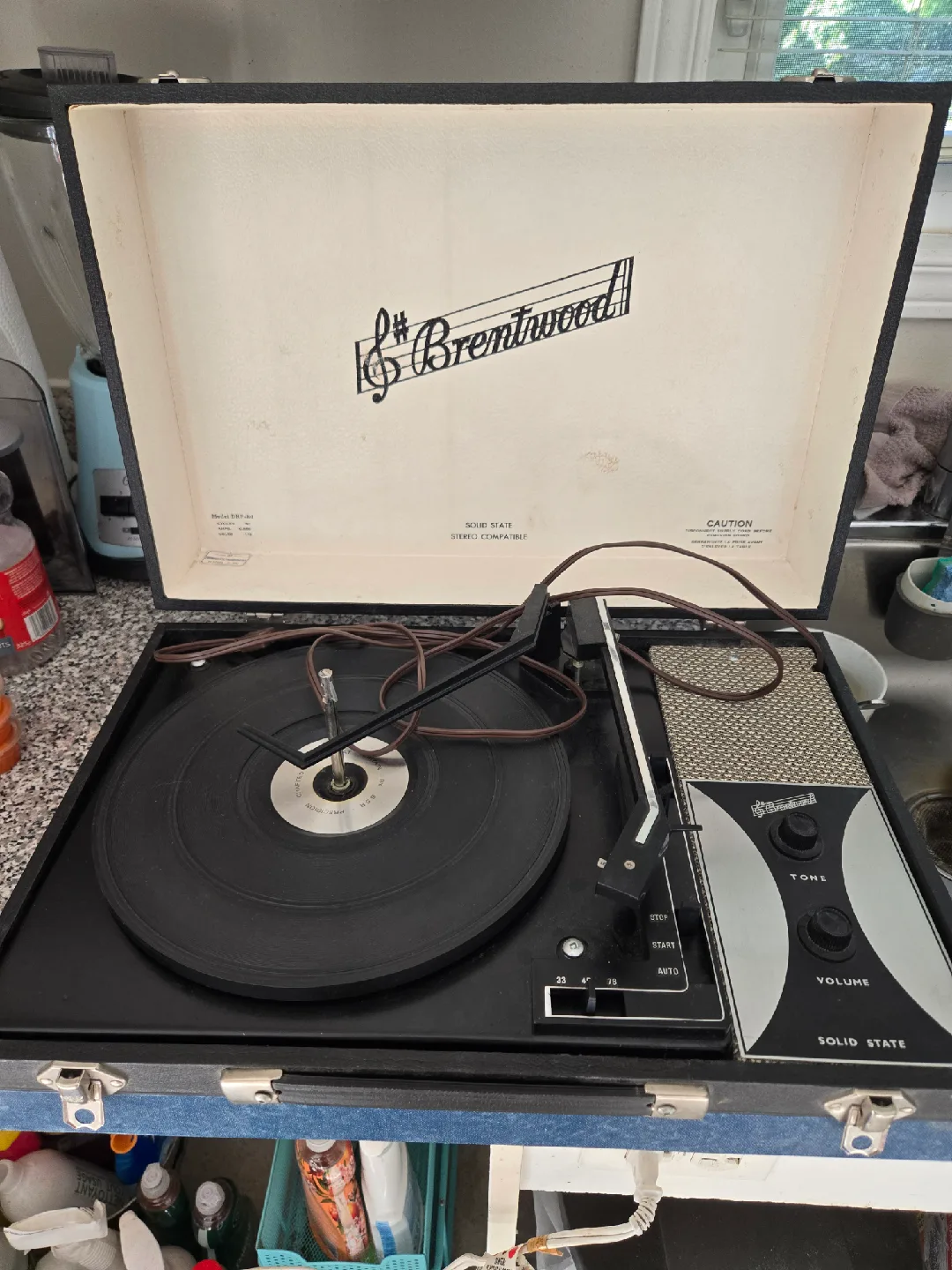 Brentwood Solid State Stereo Compatible Turntable thumbnail