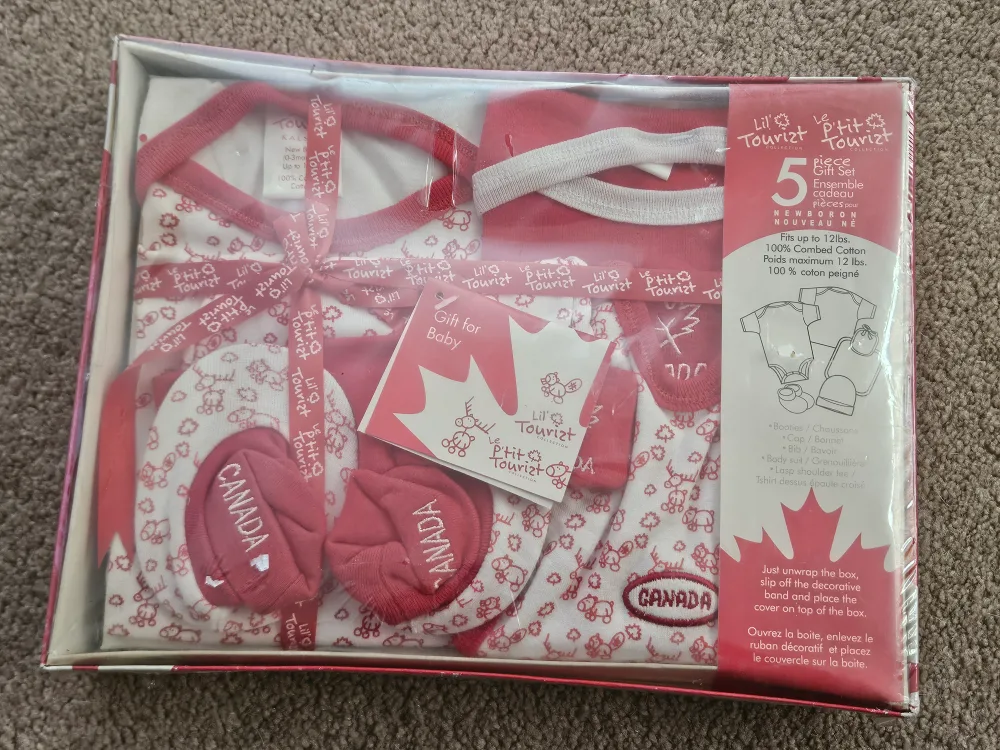 Lil' Tourist 5-Piece Newborn Gift Set thumbnail