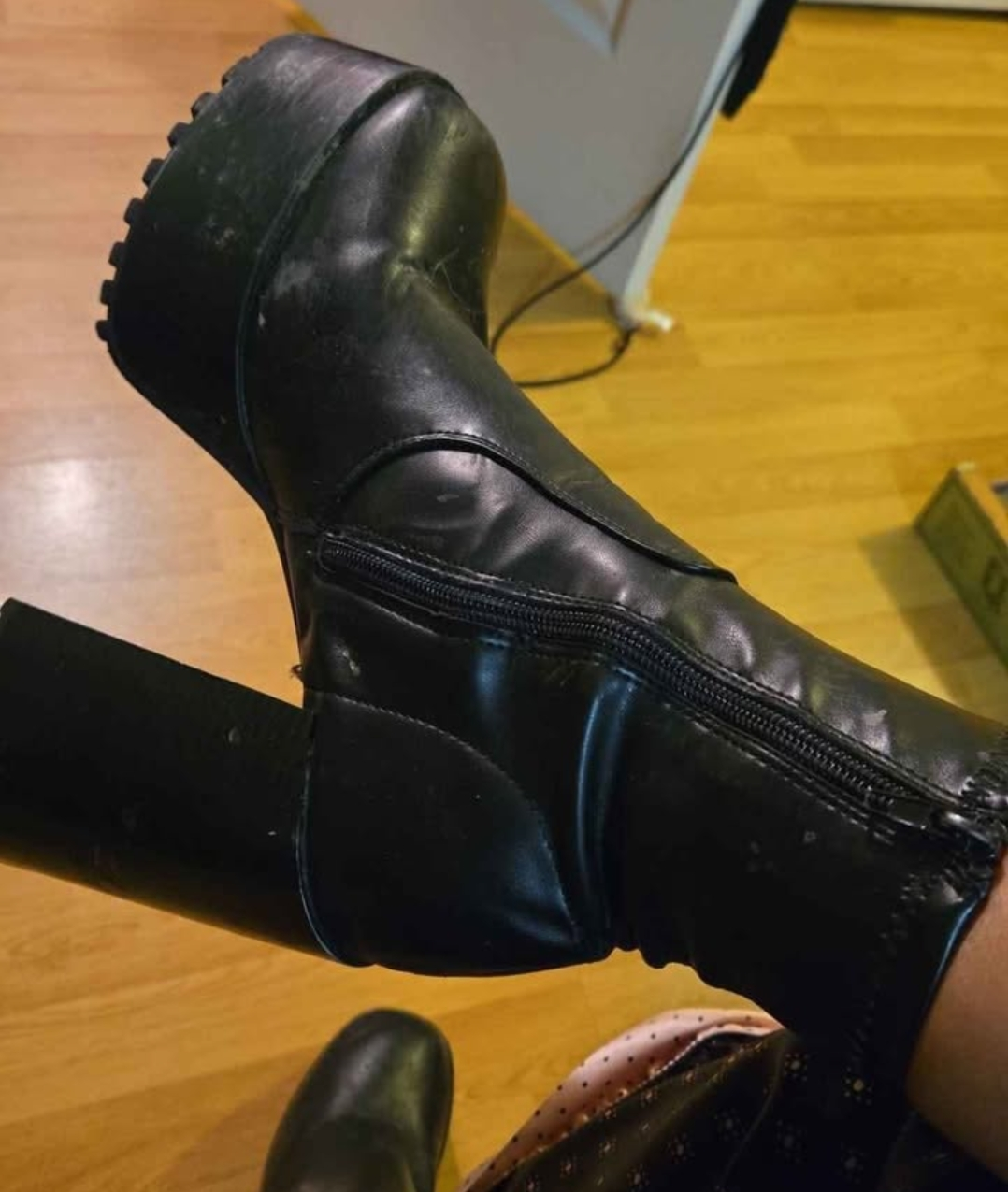 🥕  Black Platform Boots