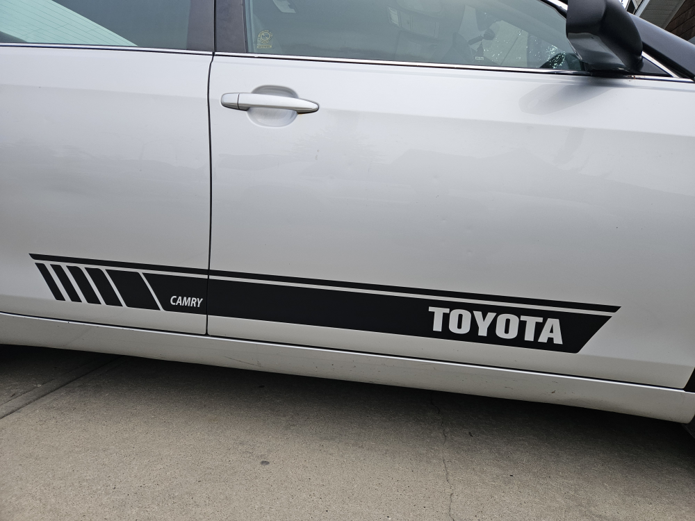 Toyota Camry - Silver & Black - photo 3