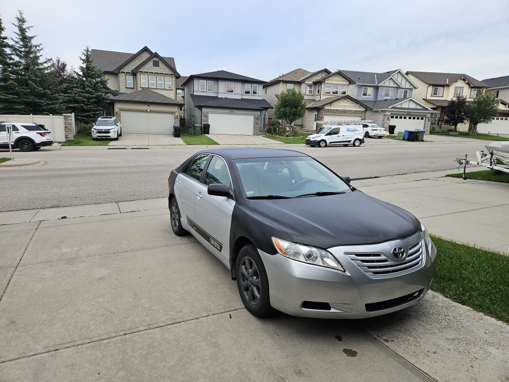 Toyota Camry - Silver & Black - photo 4