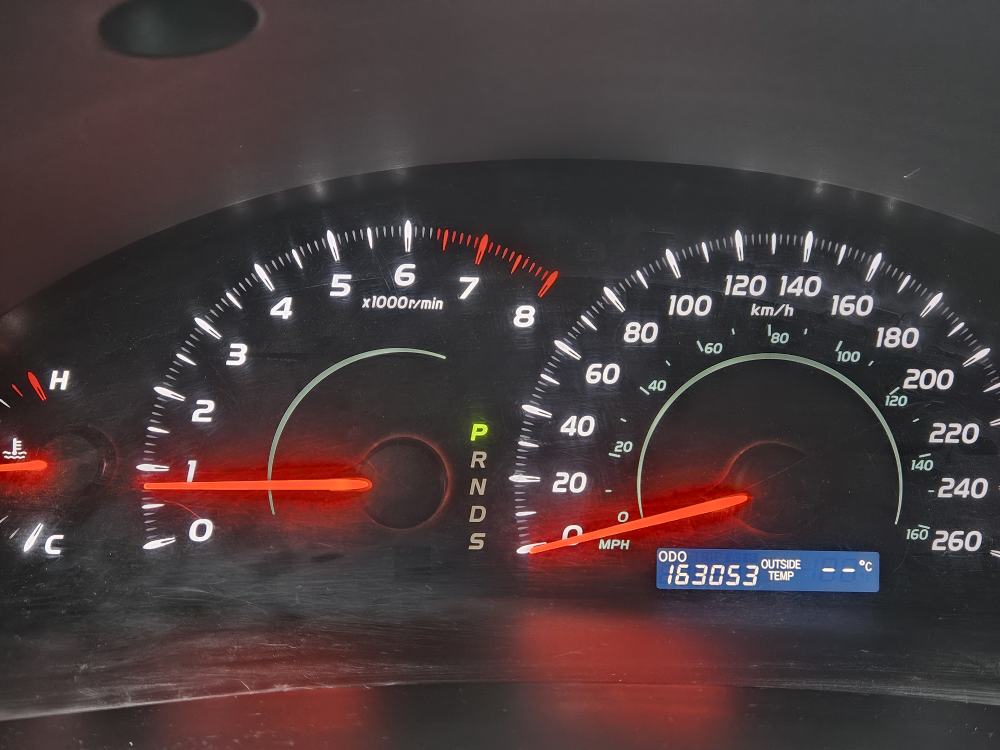 Toyota Camry - Silver & Black - photo 5