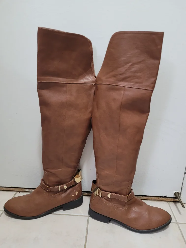 FREE Brown Over-the-Knee Boots - Size 11 image indicator(3)
