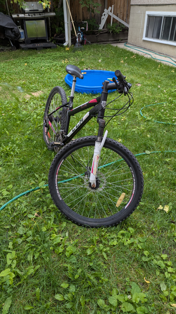 CCM Mountain Bike - Tire Size 26 x 1.95 - photo 2