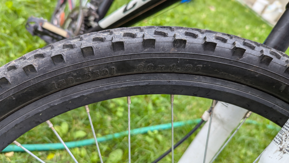 CCM Mountain Bike - Tire Size 26 x 1.95 - photo 3