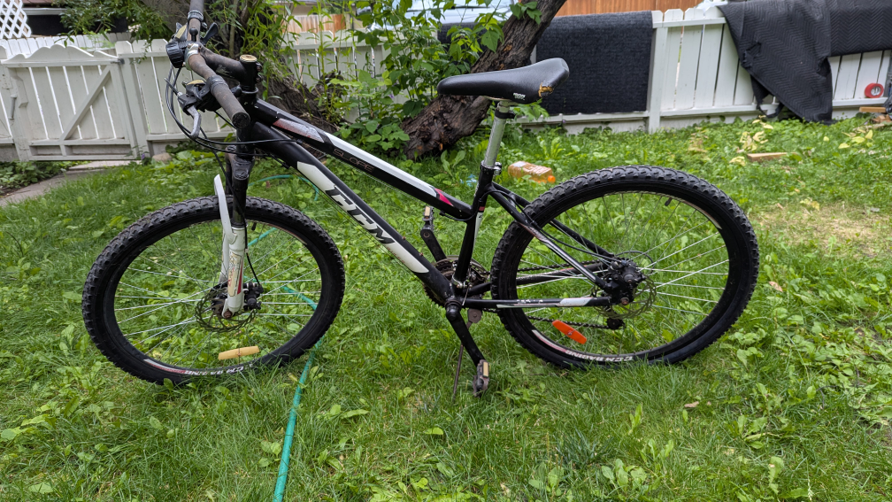 CCM Mountain Bike - Tire Size 26 x 1.95 - photo 4