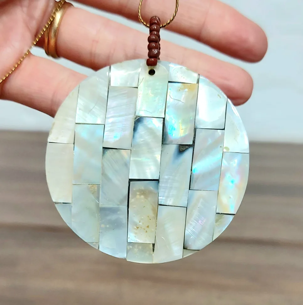 trade or $1! 🛍 large sized shell pendant with resin image indicator(2)