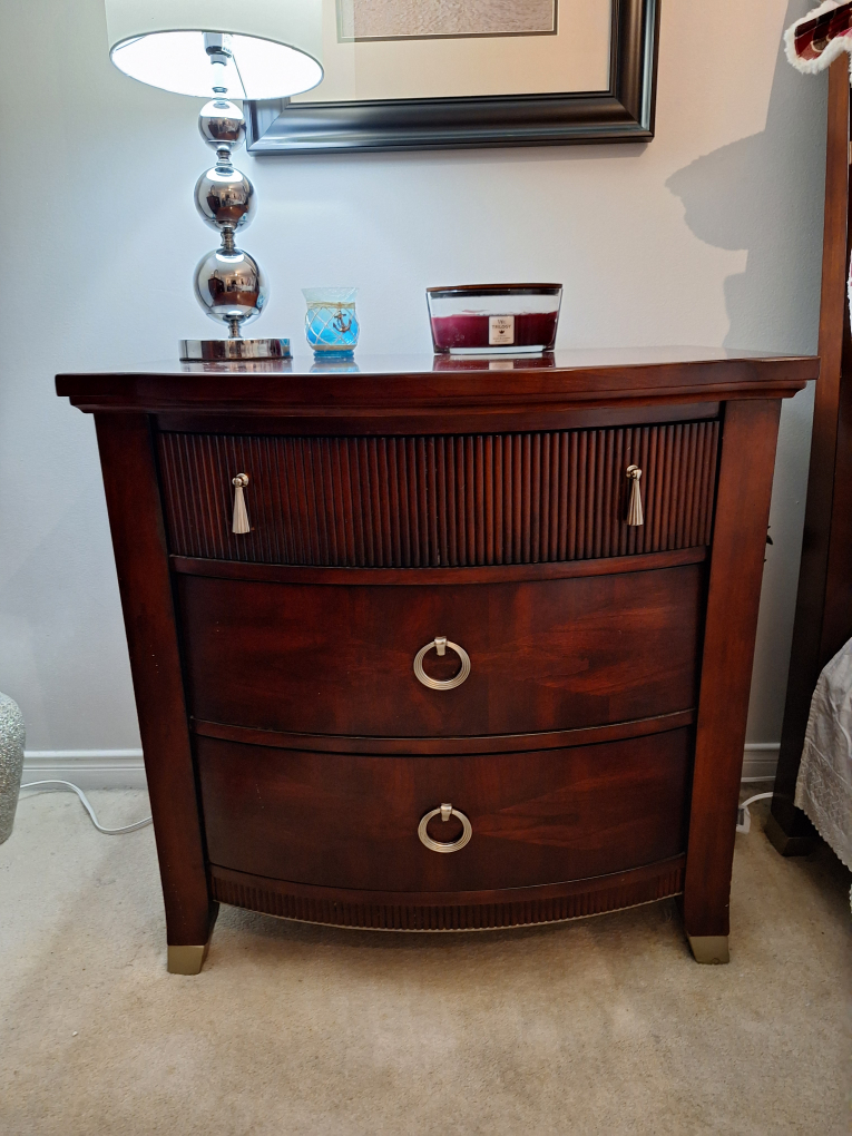Bedroom Set - Queen bed,  Armoire, Dresser, 2 Nightstands - photo 2