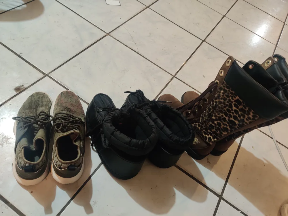 Assorted shoes thumbnail
