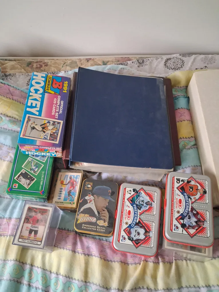 Hockey & Baseball Cards + Binder thumbnail
