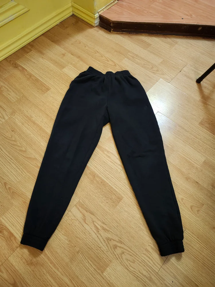 Black sweatpants image indicator(2)
