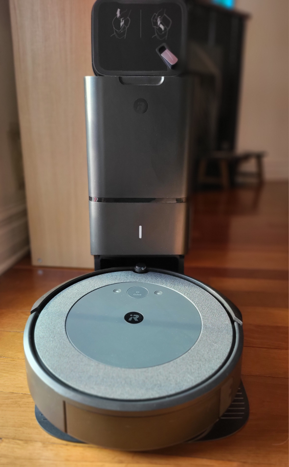iRobot Roomba i3 Vacuum w/ Clean Base (Self-Emptying).