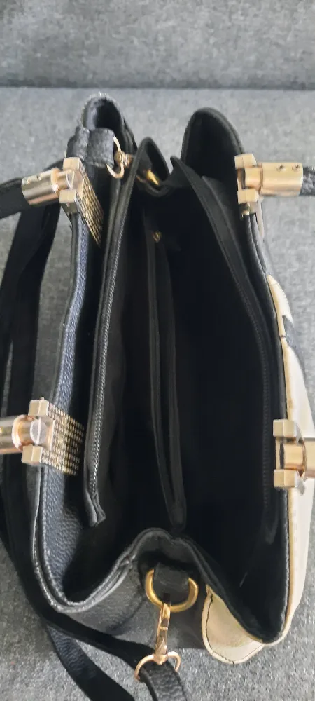 Black & White Handbag image indicator(3)