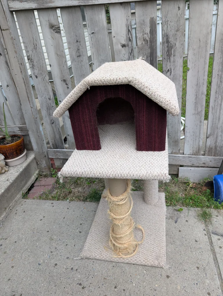 Cat Tree with House & Scratching Post thumbnail