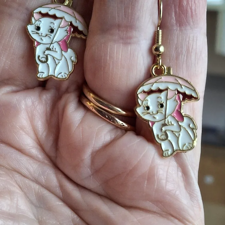 Marie Cat Earrings - Aristocats Disney image indicator(2)