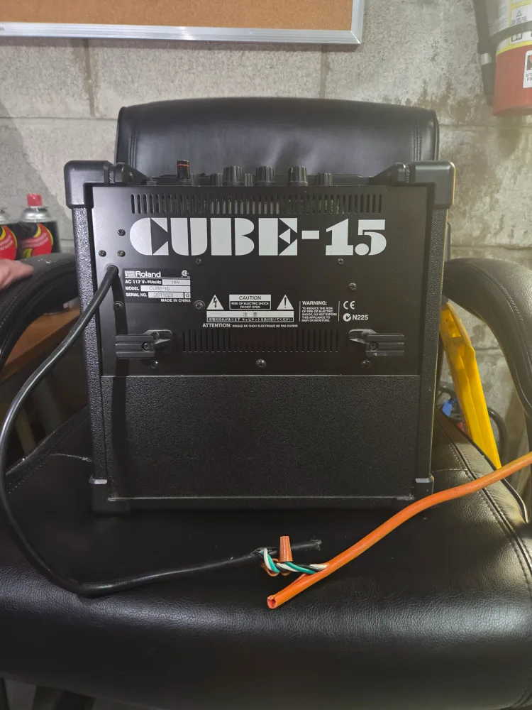 Roland Cube-15 Guitar Amplifier image indicator(6)