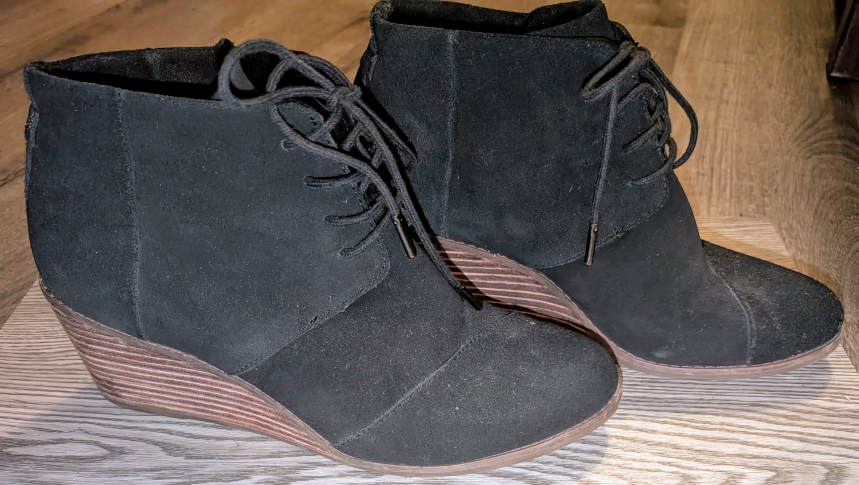 👢TOMS Black Suede Wedge Ankle Boots - Size 9👢 - photo 2