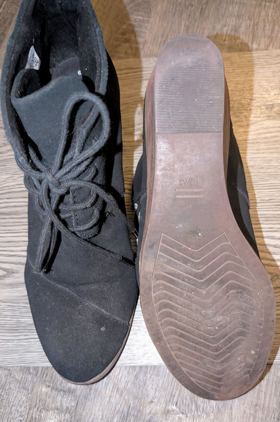 👢TOMS Black Suede Wedge Ankle Boots - Size 9👢 - photo 3