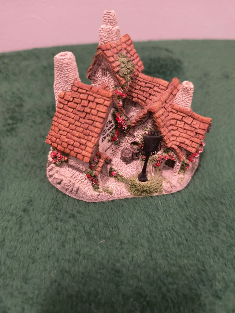 David Winter Green Dragon Pub Figurine thumbnail
