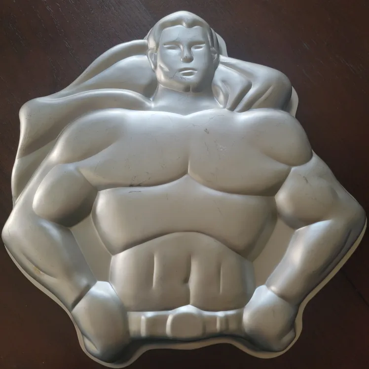 Superman Cake Pan thumbnail