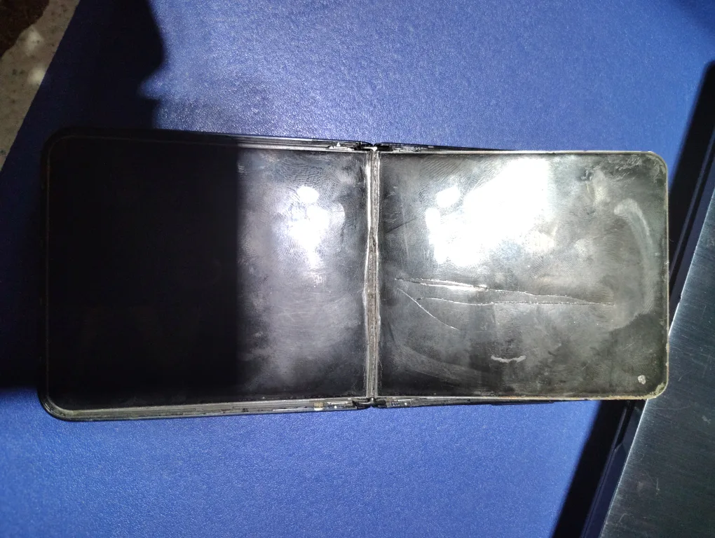 FLIP SCREEN WITH FRAME