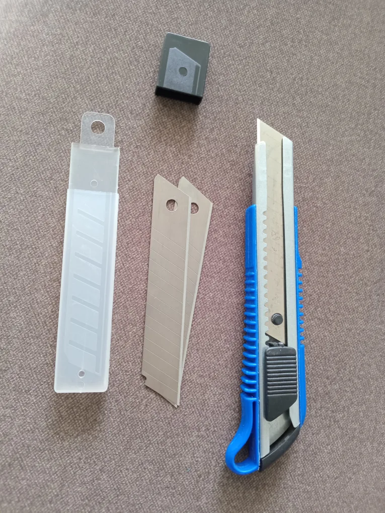 Utility Knife + Blades thumbnail