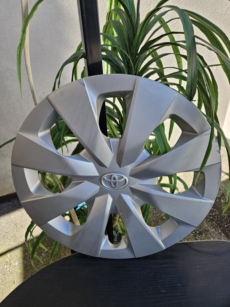 Toyota Hubcap - photo 2