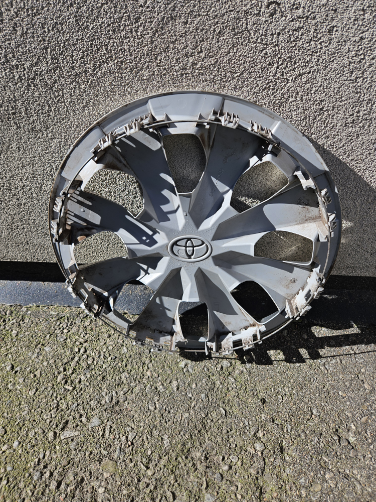 Toyota Hubcap - photo 3