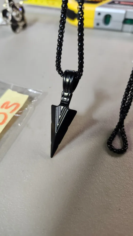 LOOPIG Men's Matte Black Arrow Pendant Necklace image indicator(2)