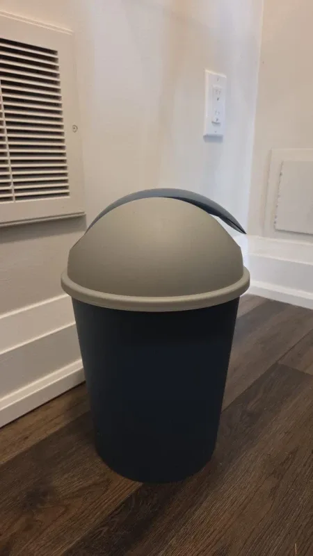 Blue Trash Can with Lid thumbnail