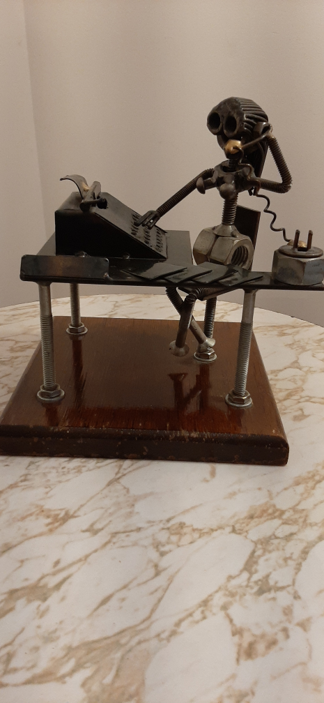 Metal Art Sculpture - Office Worker - photo 2