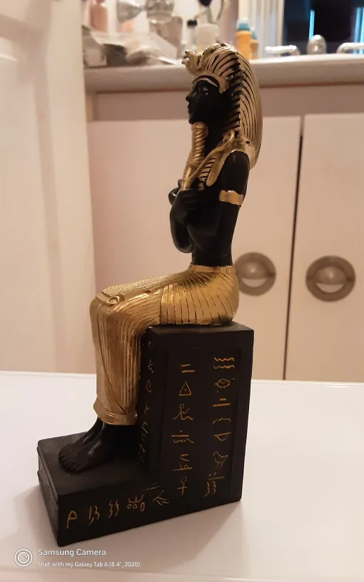 Egyptian Pharaoh Statue image indicator(2)