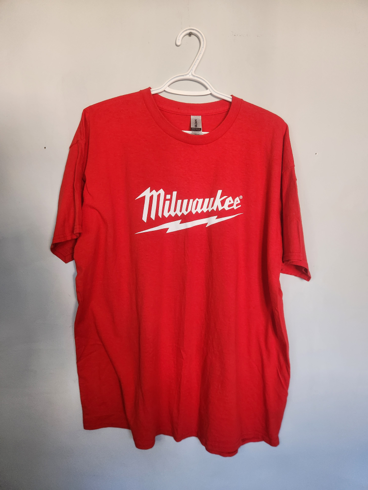 Milwaukee Red Gildan T-Shirt - XL