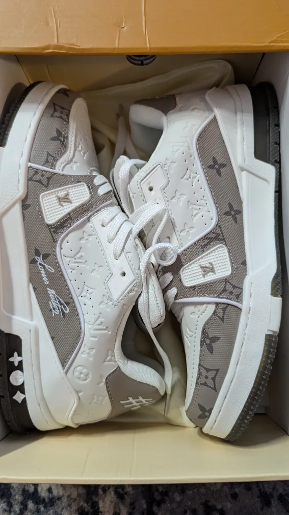 Louis Vuitton Trainer Sneaker #54 US 10 thumbnail