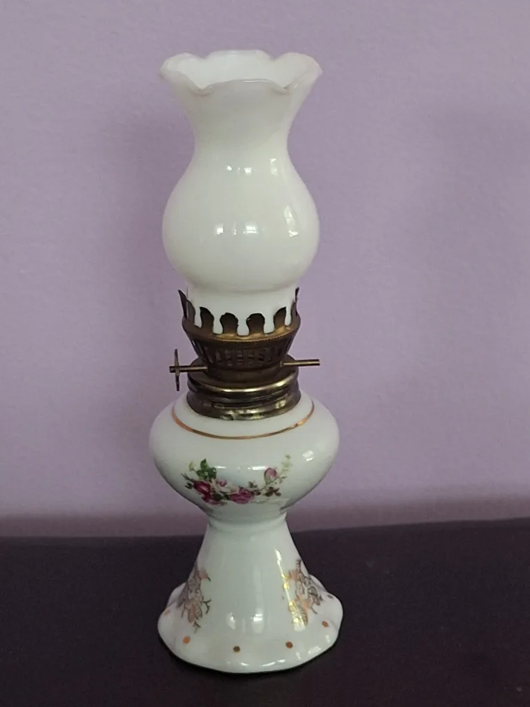 Vintage Floral Oil Lamp image indicator(3)