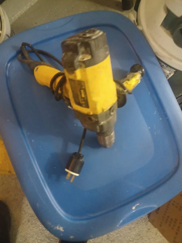 DeWalt Drill - Yellow image indicator(2)