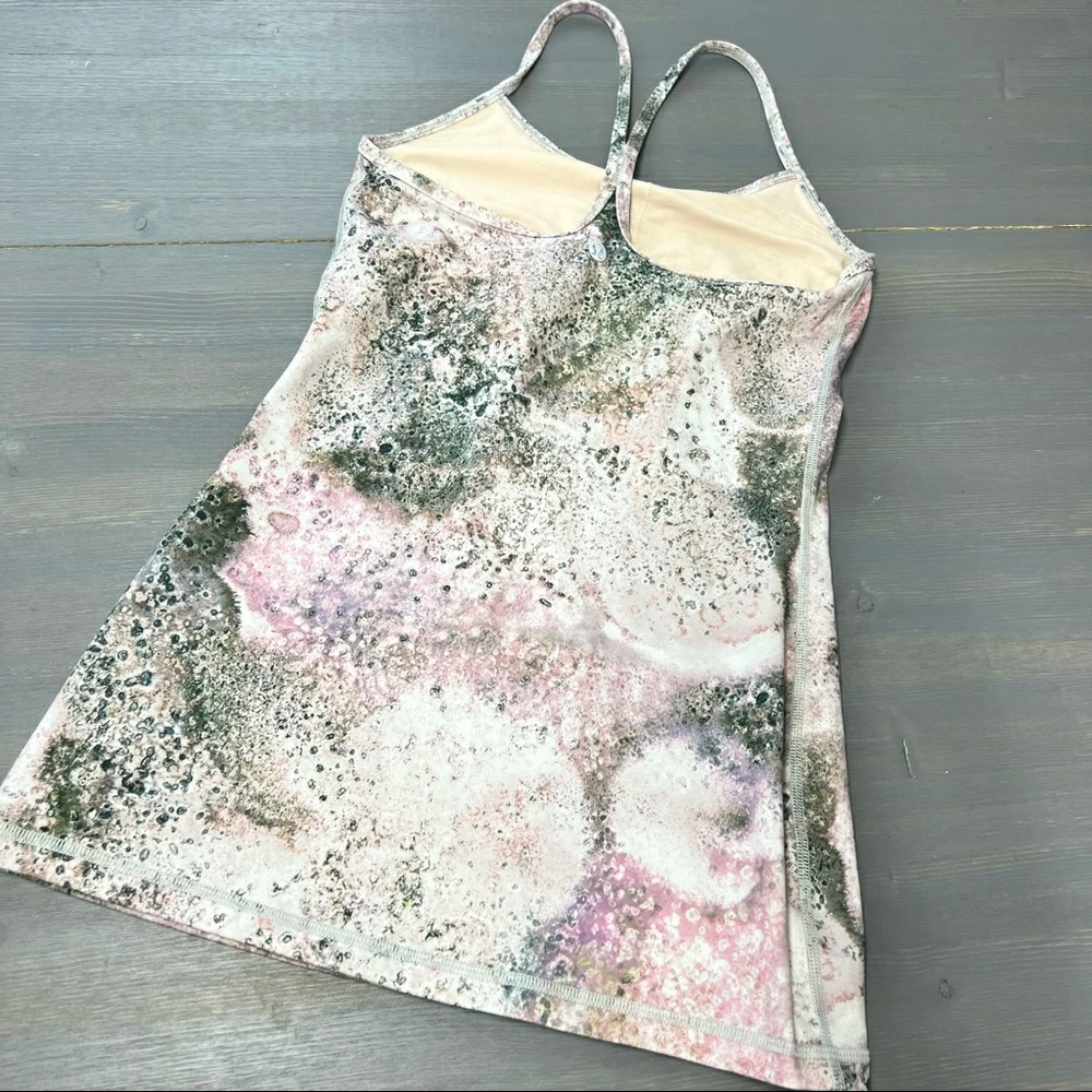 Lululemon "sugar crush" Power Y tank Top - size 6 - photo 2