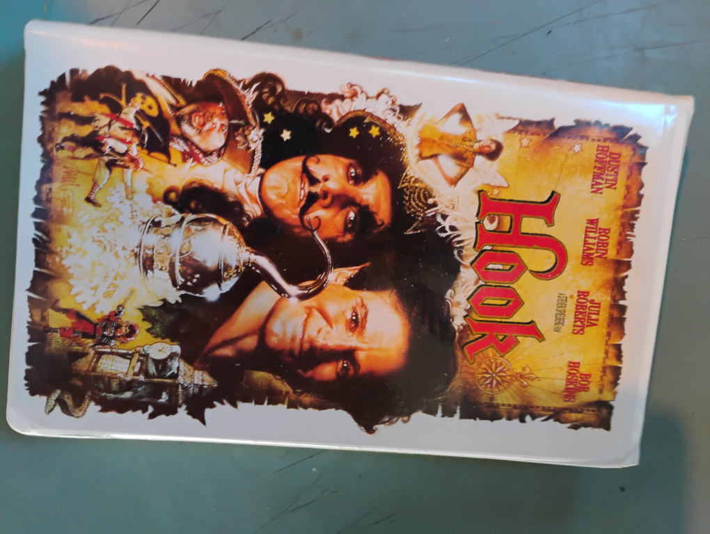 Hook VHS Tape - Robin Williams, Dustin Hoffman