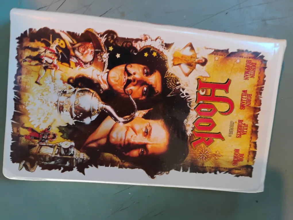 Hook VHS Tape - Robin Williams, Dustin Hoffman