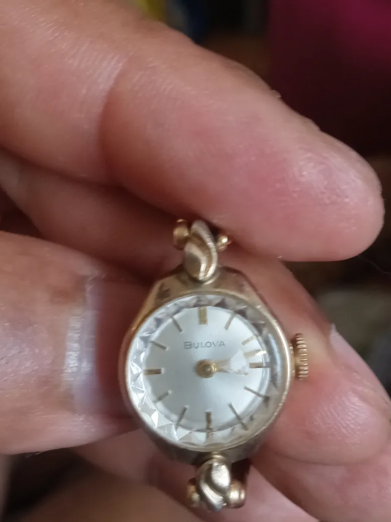 Vintage Bulova Ladies Watch,automatic image indicator(3)